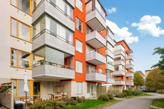 Bostadsrätt, Stilfull 3:a med inglasad balkong i soligt sydvästläge!, Spånga Solhem, Stockholm