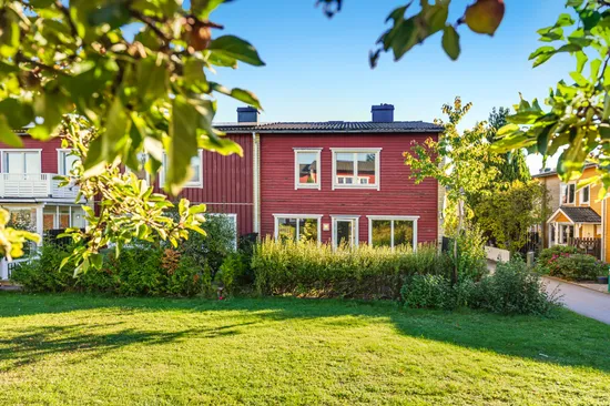 Radhus, Varpholmsgränd 20, Skärholmen, Stockholm