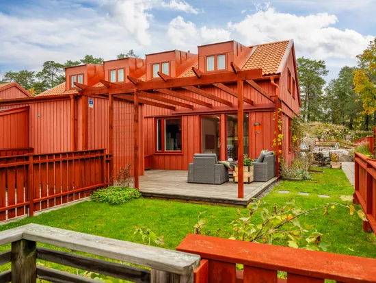 Radhus, Rådans gårdsväg 64, Silverdal, Sollentuna