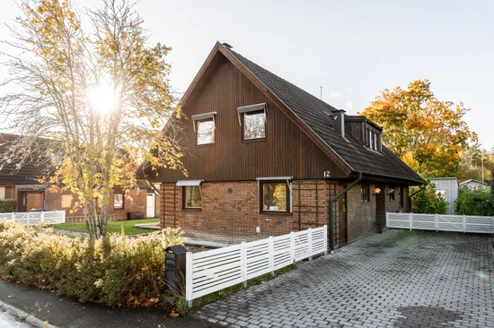 Villa, Katthedsvägen 12, Skultuna, Västerås