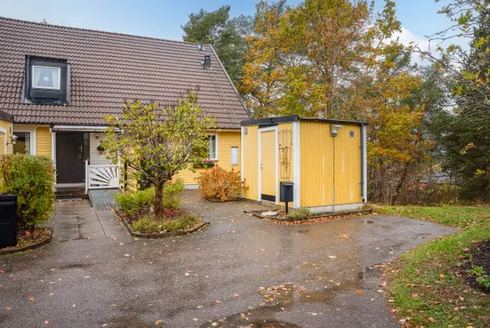 Radhus, Axel Swartlings gata 200, Klockaretorpet, Norrköping
