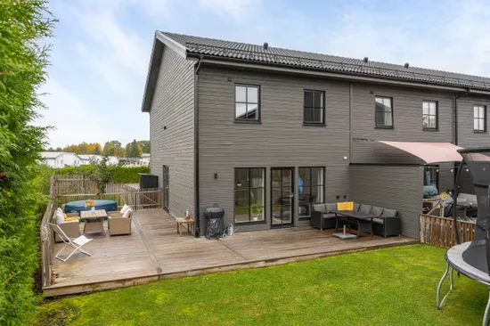 Radhus, Hasselbacksvägen 5E, Lanna, Lekeberg