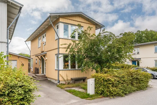 Radhus, Klockhammarsgränd 15, Hagsätra, Stockholm