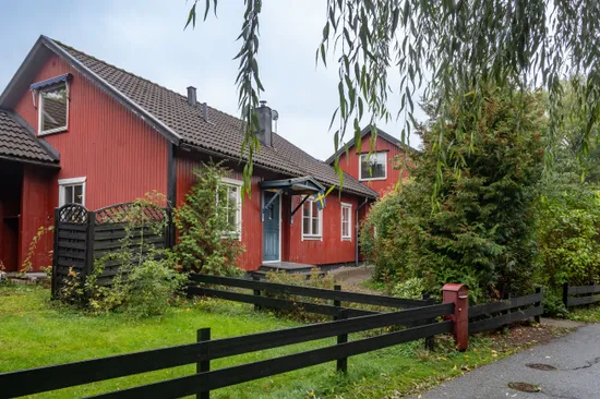Villa, Gullvivevägen 33, Österskär, Österåker
