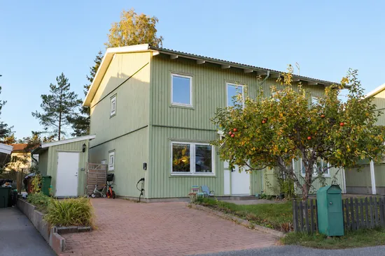 Radhus, Orkanvägen 13, Polhem, Järfälla