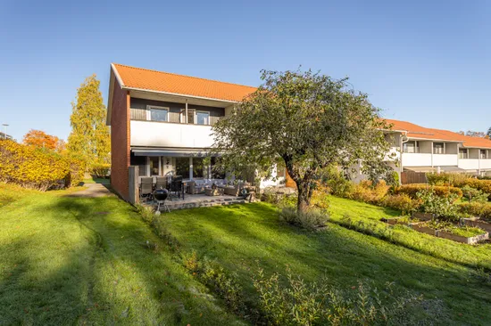 Radhus, Rådjursstigen 40, Töjnan, Sollentuna