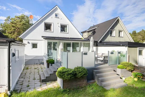Radhus, Tvåspannsvägen 17, Jakobsberg, Järfälla