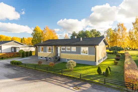 Villa, Almvägen 14, Töreboda