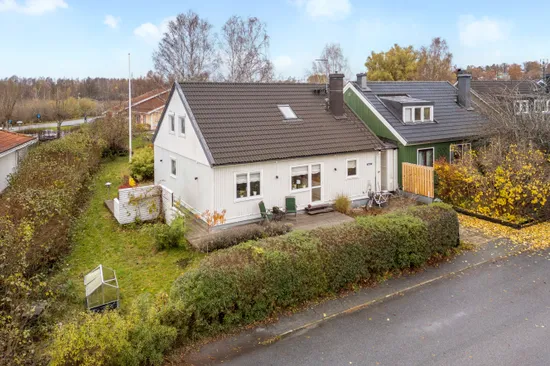 Radhus, Badvägen 18, Tuna, Österåker