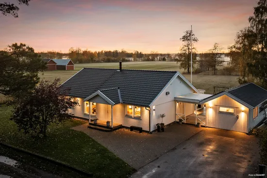 Villa, Mon Mobacka 8, Töreboda