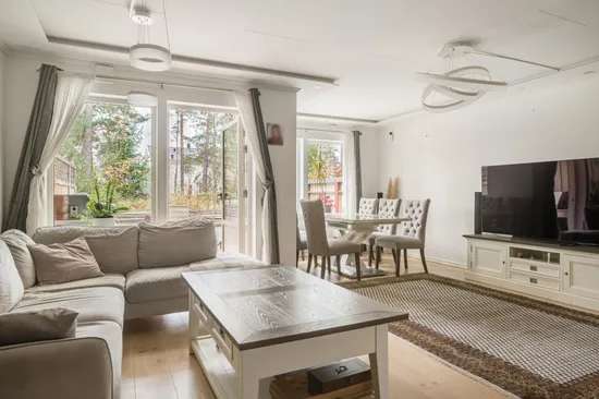 Radhus, Stockvägen 26, Gribbylund, Täby
