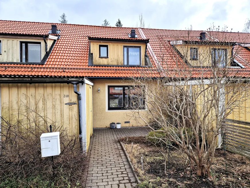 Villa, Radhus, Rapsodivägen 240, Skogås, Huddinge