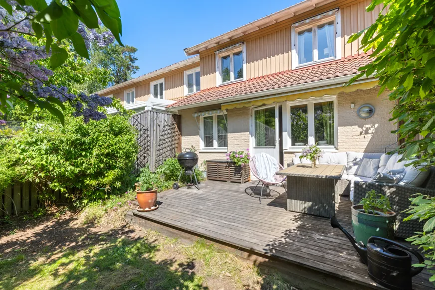 Radhus, Ranunkelgränd 50, Bergfoten/Farmarstigen, Tyresö