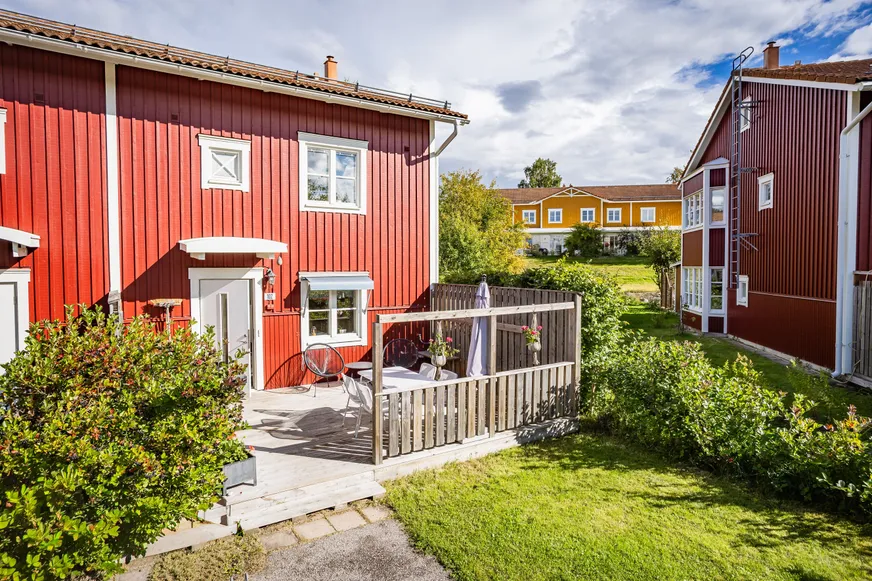 Radhus, Lysekilsvägen 102, Granloholm, Sundsvall