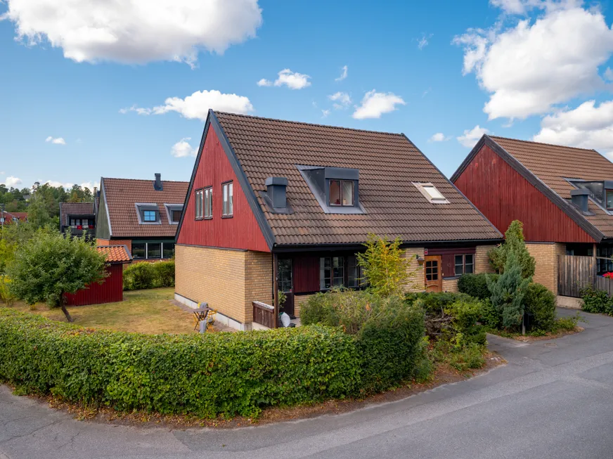Radhus, Gyllenstiernas väg 43, Näsbypark, Täby