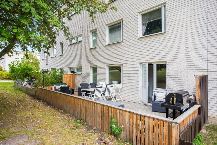 Hjortronvägen 33, markplan photo 5