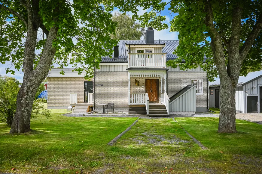Svartvägen 12